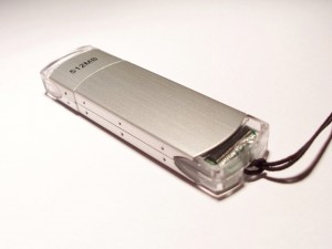 Copysan-Duplicar-memoria-con-el-“pequeño”-PenDrive-300x225